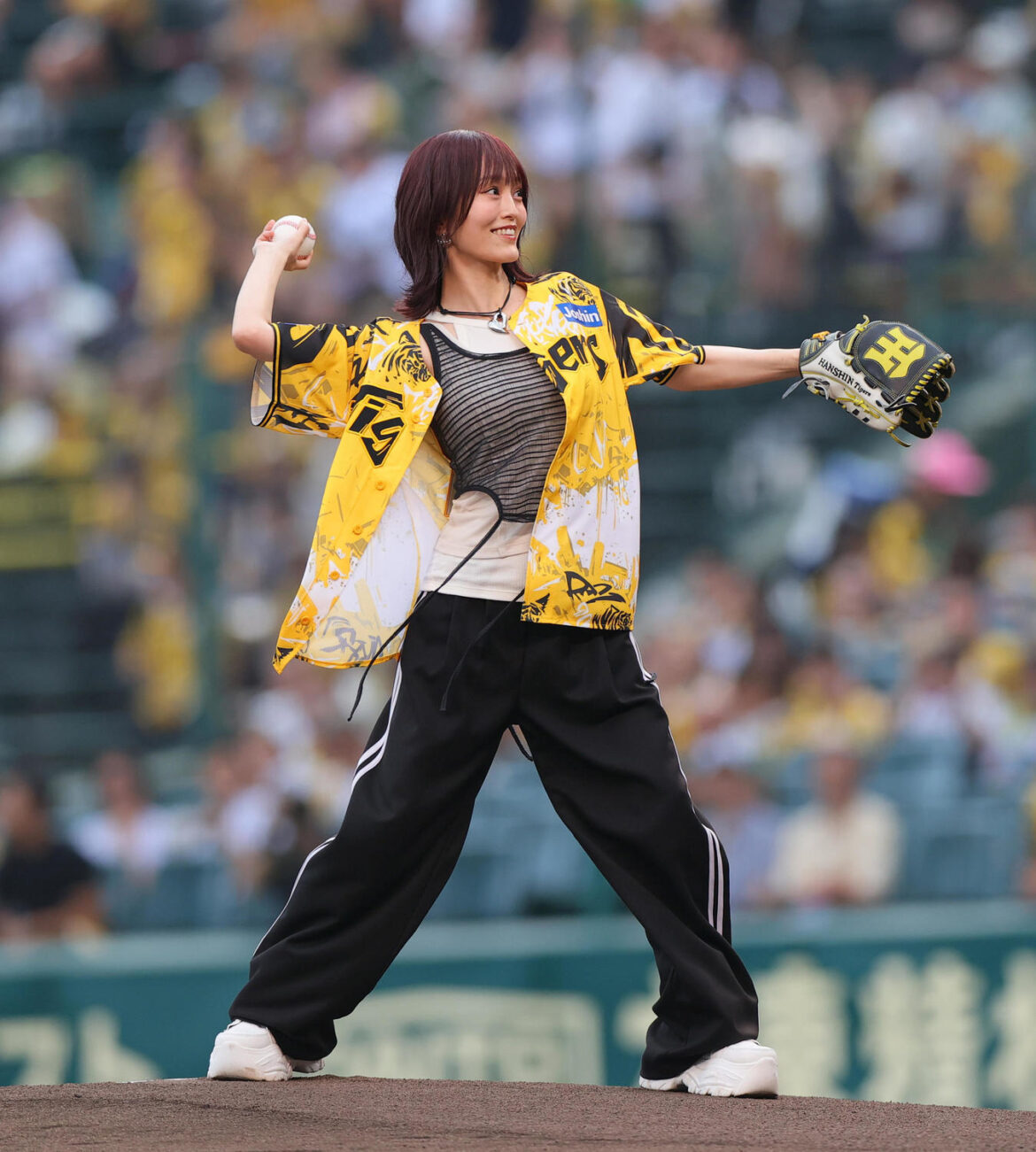 山本彩「ノーバン始球式」当日に阪神12連勝ならず「疫病神とか出禁って言ってる人」にチクリ(日刊スポーツ) – Yahoo!ニュース – Yahoo!ニュース 山本彩「ノーバン始球式」当日に阪神12連勝ならず「疫病神とか出禁って言ってる人」にチクリ(日刊スポーツ) - Yahoo!ニュース - Yahoo!ニュース