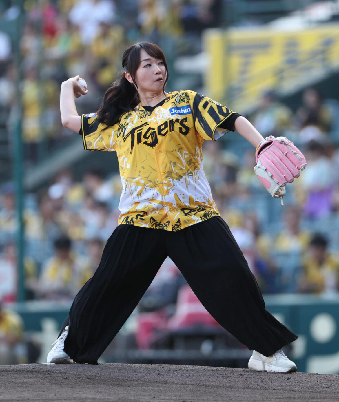 【阪神】水樹奈々が甲子園初投球「緊張しました。遠かったです」「ウル虎の夏2025」2日目(日刊スポーツ) – Yahoo!ニュース – Yahoo!ニュース 【阪神】水樹奈々が甲子園初投球「緊張しました。遠かったです」「ウル虎の夏2025」2日目(日刊スポーツ) - Yahoo!ニュース - Yahoo!ニュース