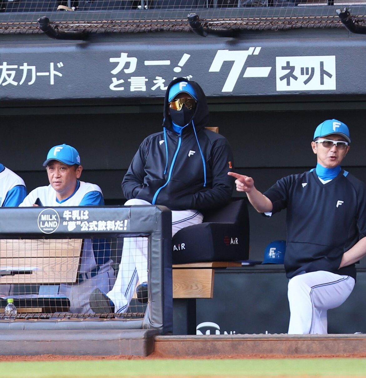 日本ハム本拠地 まさかの寒さで試合途中に屋根閉める 新庄監督「オリックスの選手も寒い寒いと」(デイリースポーツ) – Yahoo!ニュース – Yahoo!ニュース 日本ハム本拠地 まさかの寒さで試合途中に屋根閉める 新庄監督「オリックスの選手も寒い寒いと」(デイリースポーツ) - Yahoo!ニュース - Yahoo!ニュース