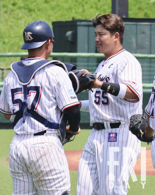 「ゆっくりさせて」…ヤクルトが村上宗隆の一軍復帰に”超消極的”な理由と、チーム再建の「長期計画」(FRIDAY) – Yahoo!ニュース – Yahoo!ニュース 「ゆっくりさせて」…ヤクルトが村上宗隆の一軍復帰に”超消極的”な理由と、チーム再建の「長期計画」(FRIDAY) - Yahoo!ニュース - Yahoo!ニュース