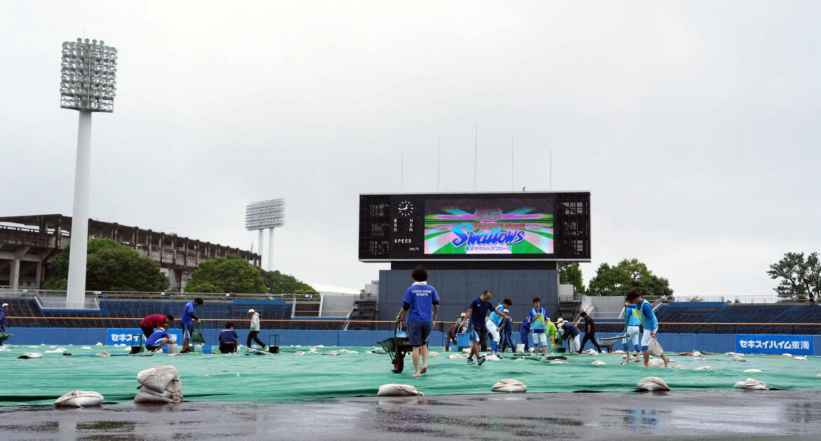 【ヤクルト】強い雨降り注ぐ…巨人との静岡決戦、雨天のため試合開始が30分遅れ18時30分に（日刊スポーツ） - Yahoo!ニュース - Yahoo!ニュース