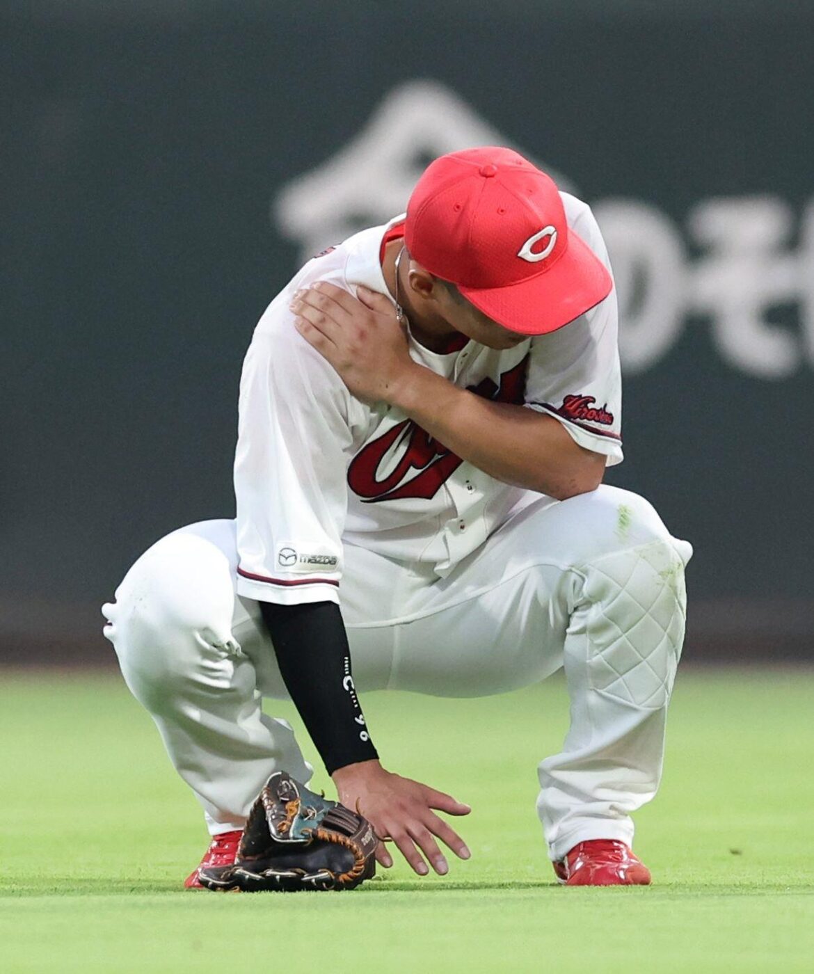 広島 負傷交代の中村奨成は病院へ 新井監督が「右肩」と明かす「明日はちょっと様子見かな」（デイリースポーツ） - Yahoo!ニュース - Yahoo!ニュース