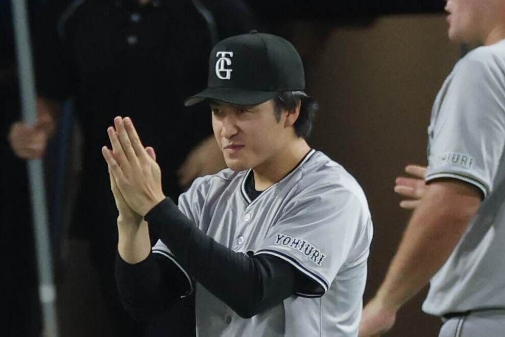 【巨人】西舘勇陽が7回途中2失点 杉内俊哉投手チーフコーチ「よく頑張りました。点をとってもらったあとですね」 – スポーツ報知 7回2死満塁から登板した田中瑛斗に手を合わせて謝る西舘勇陽(カメラ・中島 傑)