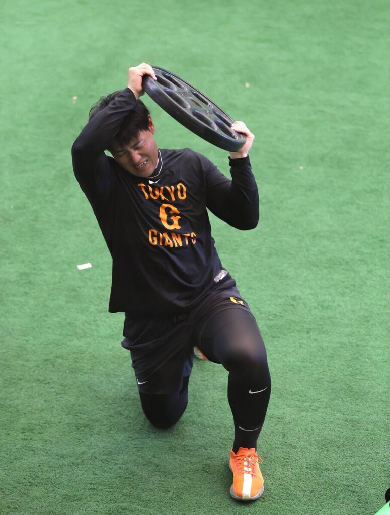 【巨人】 左肘じん帯損傷の岡本和真がリハビリ キャッチボールや重りを使ったトレーニング(スポーツ報知) – Yahoo!ニュース – Yahoo!ニュース 【巨人】 左肘じん帯損傷の岡本和真がリハビリ キャッチボールや重りを使ったトレーニング(スポーツ報知) - Yahoo!ニュース - Yahoo!ニュース