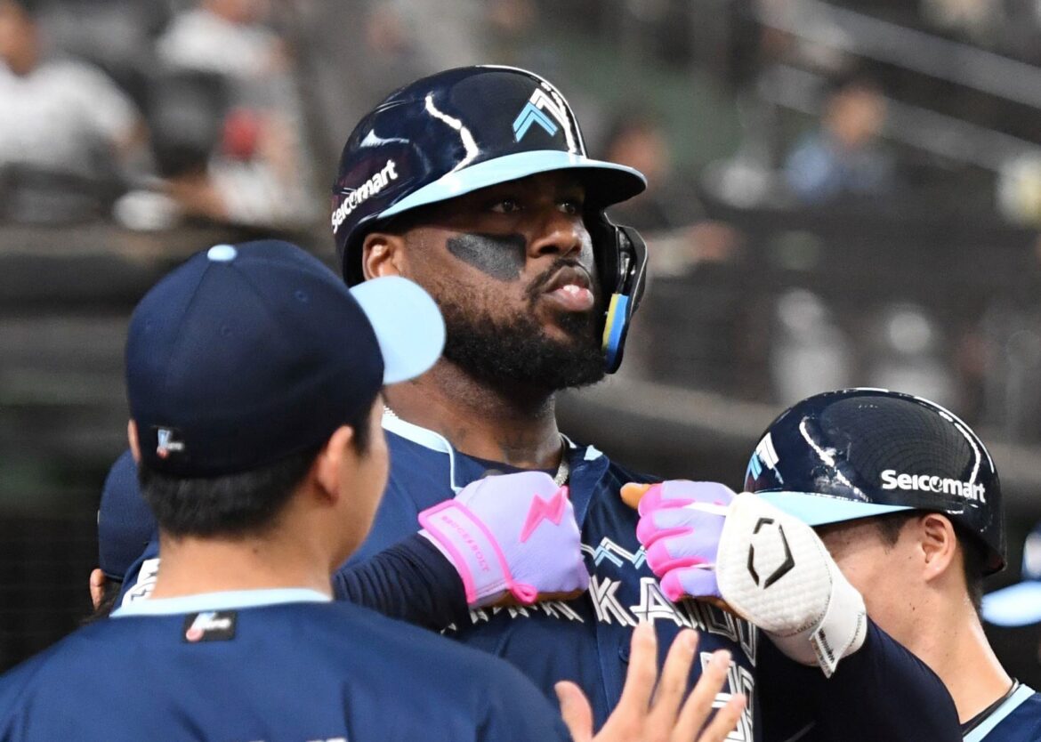 日本ハム レイエスがリーグ２０号一番乗り！逆方向へパワーで運ぶ ベンチ前でゴリラポーズ ２試合連発で到達（デイリースポーツ） - Yahoo!ニュース - Yahoo!ニュース