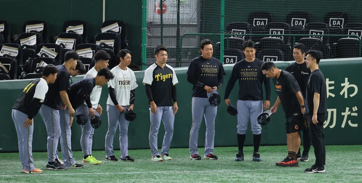 阪神の球宴出場選手9人がズラリ並んで巨人・阿部慎之助監督に挨拶（サンケイスポーツ） - Yahoo!ニュース - Yahoo!ニュース