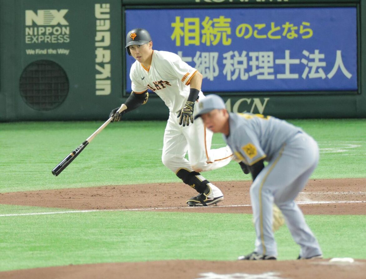 【巨人】泉口友汰がファンの女の子の期待に応える「バント惜しかったね」とエールを受け… – スポーツ報知 5回無死、中前安打を放った泉口友汰(カメラ・上村 尚平)