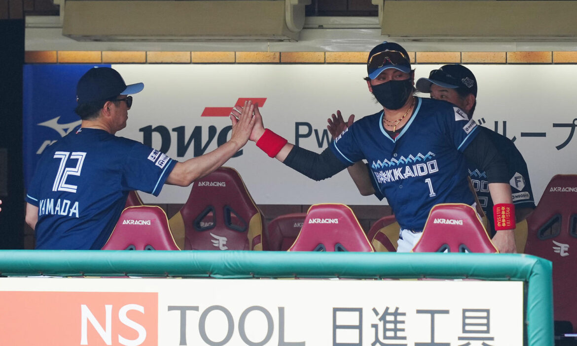 【日本ハム】新庄監督「明日話したいことがある」16年ぶり単独首位ターン決定も一言で球場去る（日刊スポーツ） - Yahoo!ニュース - Yahoo!ニュース
