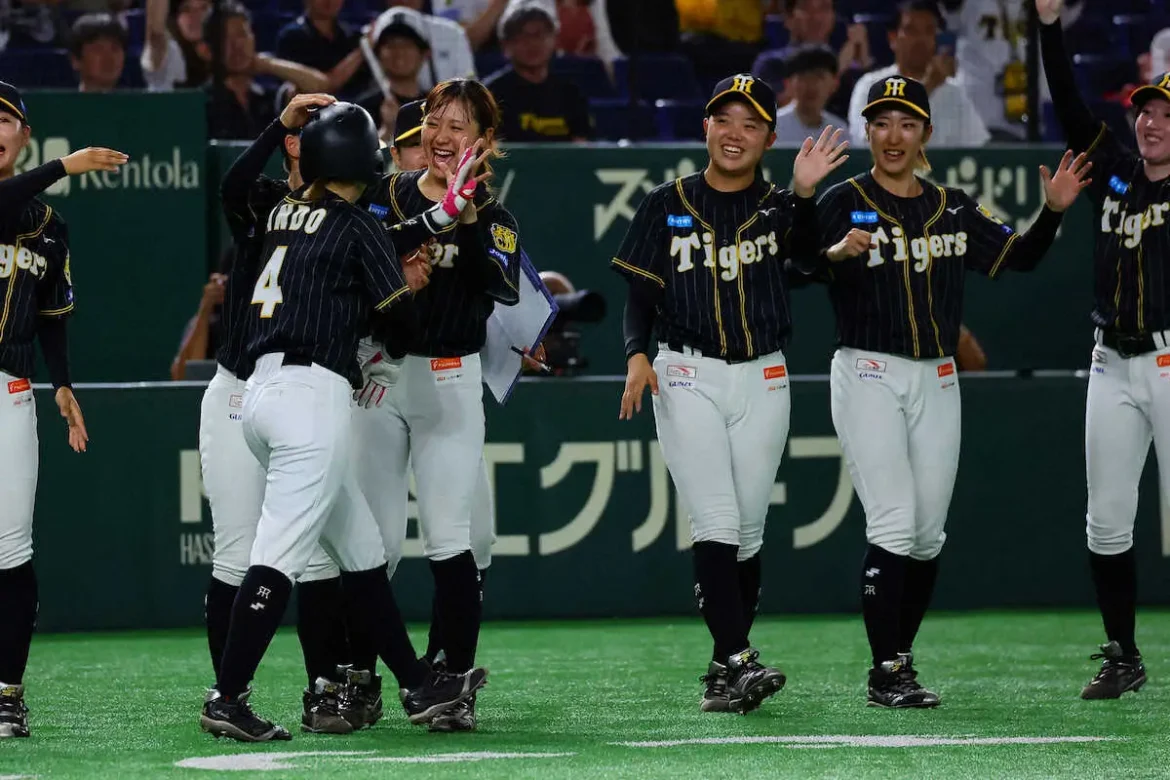 女子版「伝統の一戦」で阪神タイガースWomenが読売ジャイアンツ女子チームを下す - スポニチ Sponichi Annex 野球