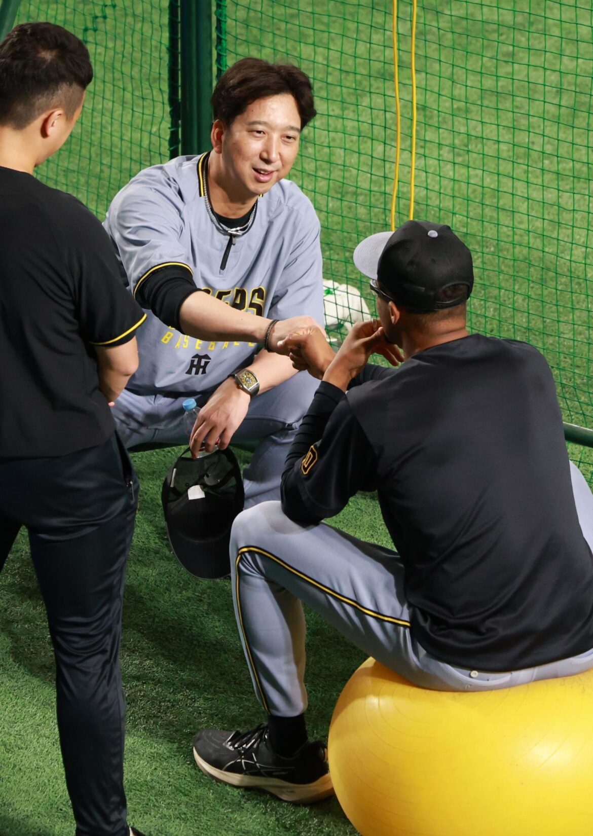 阪神・藤川監督 一夜明けデュプランティエのもとへ 笑顔で話し込む 前日3回無失点ながら62球で降板(デイリースポーツ) – Yahoo!ニュース – Yahoo!ニュース 阪神・藤川監督 一夜明けデュプランティエのもとへ 笑顔で話し込む 前日3回無失点ながら62球で降板(デイリースポーツ) - Yahoo!ニュース - Yahoo!ニュース