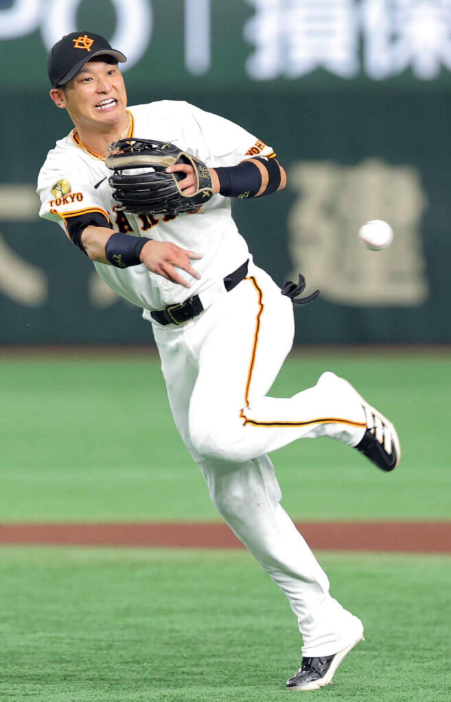 「残念そこは尚輝」巨人・吉川が球宴でもみせます超絶守備力 初舞台用に準備した特注スパイクと手袋（スポーツ報知） - Yahoo!ニュース - Yahoo!ニュース