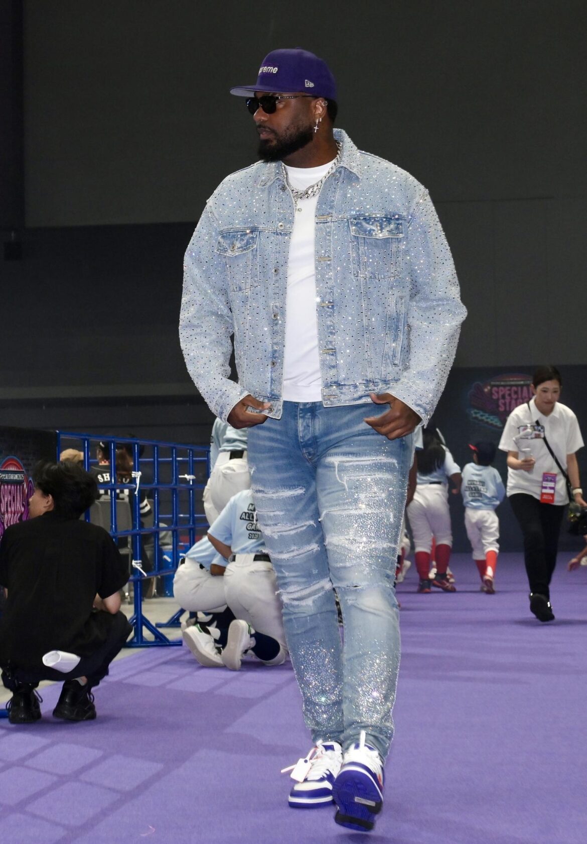 日本ハム 司会者がビックリ「おしゃれすぎません！？」レイエスがキラキラデニム 万波も思わず「ぶっちぎってる！」（デイリースポーツ） - Yahoo!ニュース - Yahoo!ニュース