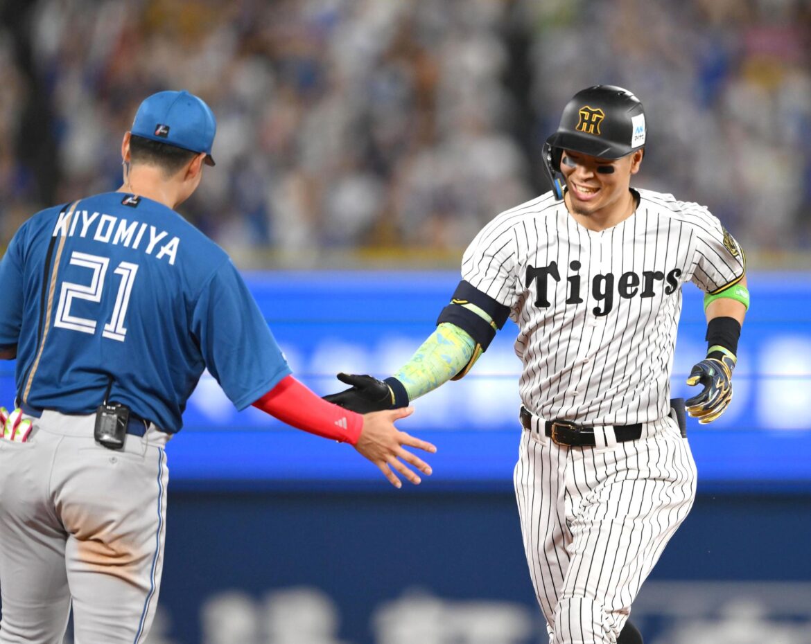 阪神・佐藤輝明の超特大弾に球場どよめく 右翼ウイング席に届く(デイリースポーツ) – Yahoo!ニュース 阪神・佐藤輝明の超特大弾に球場どよめく 右翼ウイング席に届く(デイリースポーツ) - Yahoo!ニュース