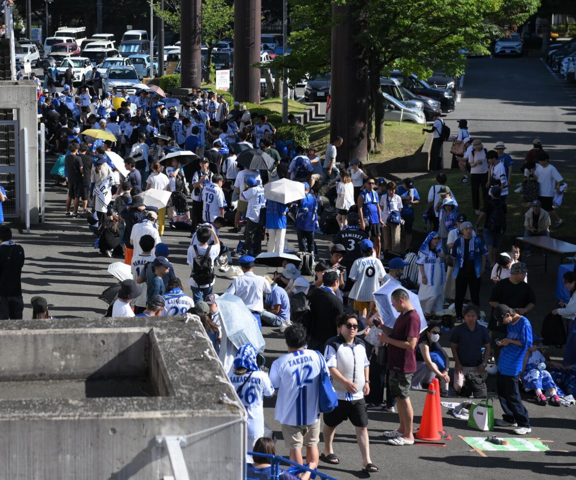 ＤｅＮＡの２軍が大フィーバー 新加入の藤浪が移籍後初実戦予定で１３時から早くも列 阪神ユニのファンも（デイリースポーツ） - Yahoo!ニュース - Yahoo!ニュース