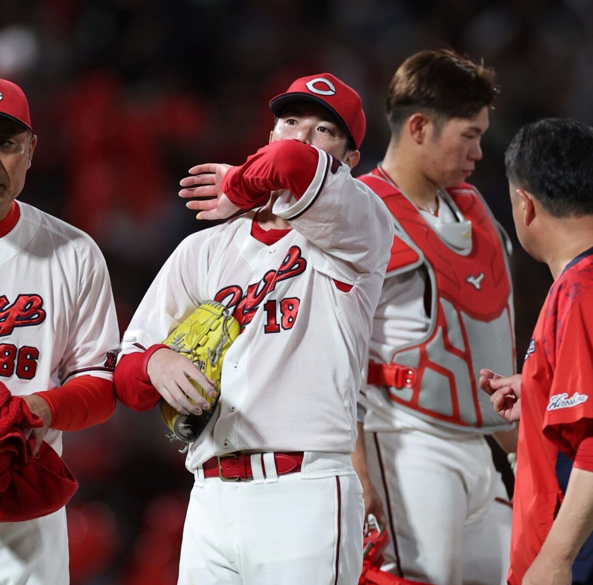 広島・森下がアクシデントで緊急降板 ベンチに異変の合図、七回途中９１球、被安打３で交代→直後に中崎が勝ち越し許す（デイリースポーツ） - Yahoo!ニュース - Yahoo!ニュース