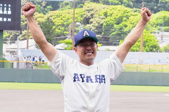 甲子園初出場の綾羽高 千代監督が託された阪神・和田豊コーディネーターの”バット” | Full-Count 甲子園初出場の綾羽高 千代監督が託された阪神・和田豊コーディネーターの"バット" | Full-Count