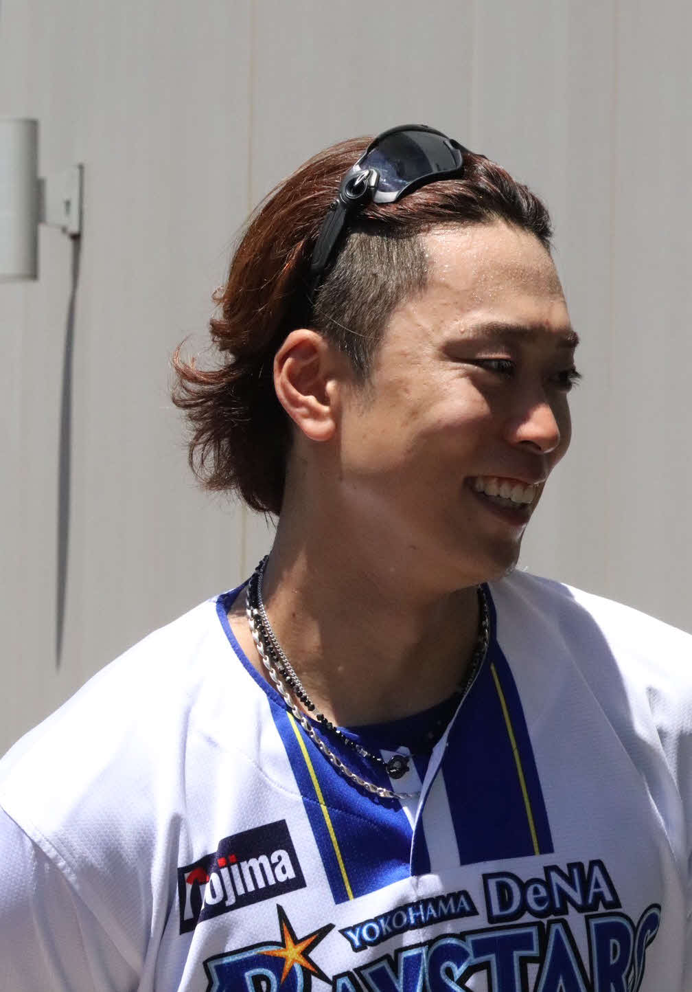 7月20日、笑顔を見せる