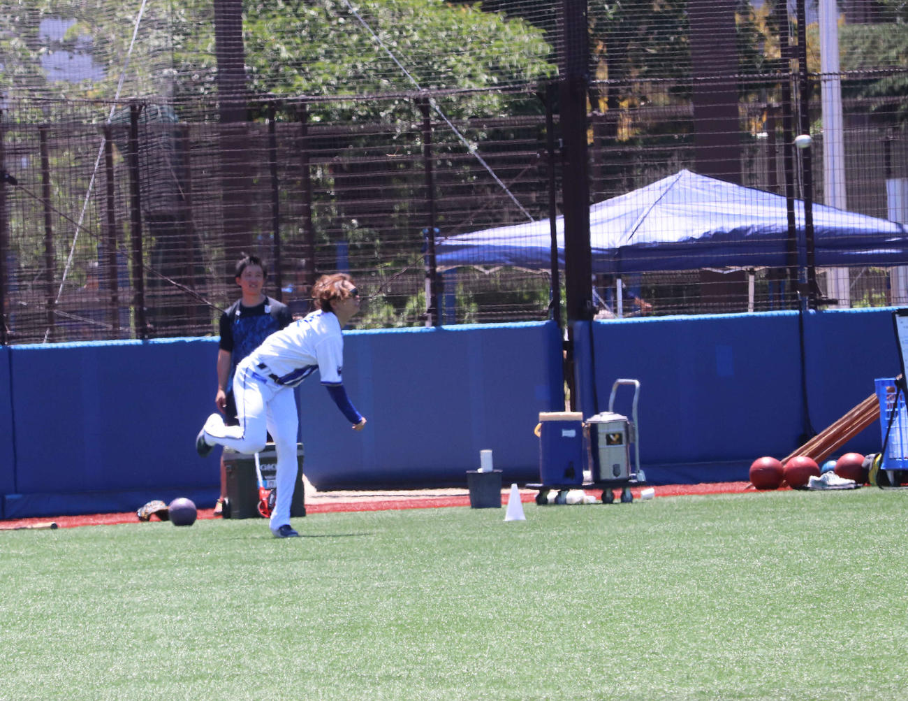 7月20日、練習の合間に落ちていたボールを思いっきり投げる