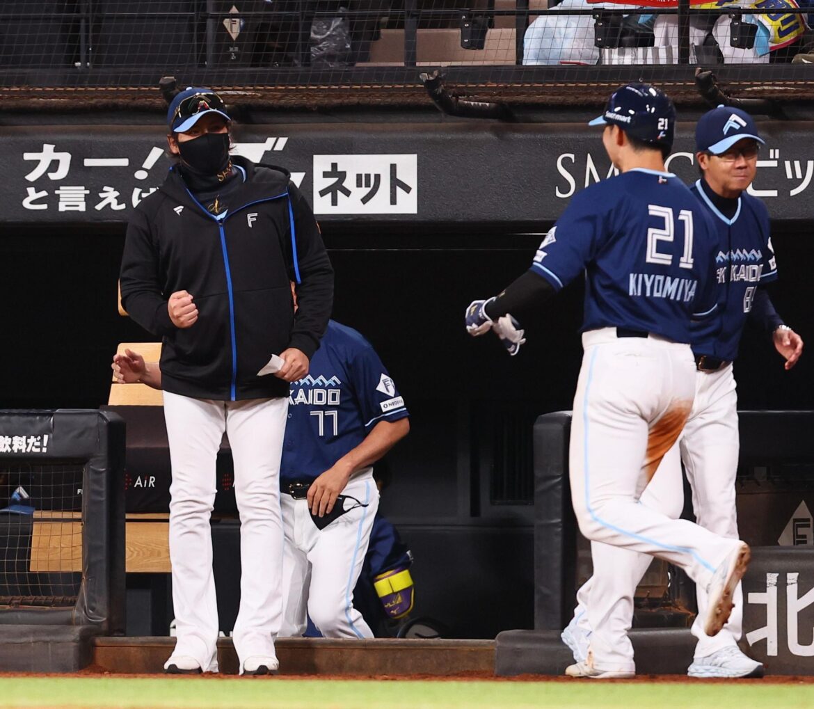 日本ハム・新庄監督「１位どこだっけ？」会心勝利で１日で首位奪還 殊勲の清宮幸には「まあ許しましょう」直前の石井の四球を称賛「ほんと大きい」（デイリースポーツ） - Yahoo!ニュース - Yahoo!ニュース