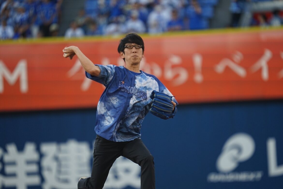 大洋時代から“ファン歴40年”芸人の魂の一球！ ダーリンハニー吉川が念願の始球式で万感の想い「何十年越しの夢が叶いました」（THE DIGEST） - Yahoo!ニュース - Yahoo!ニュース