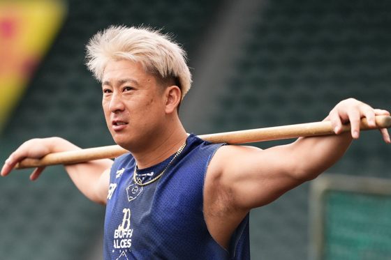 “全部見えてる”のサンタコスに反響「可愛い」 衝撃衣装にファン爆笑「迫力すごい」 | Full-Count 「12球団いちイケてる」 オリックスの"斬新"ユニ…ファン鼻高々「かっこよすぎる」 | Full-Count