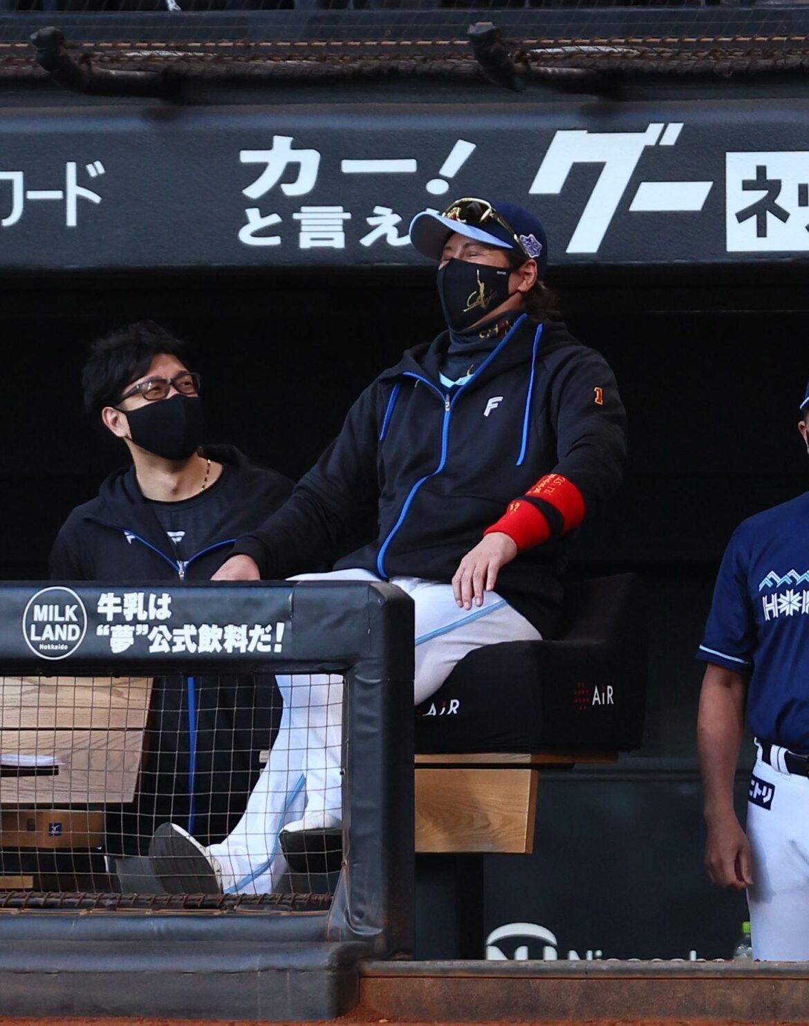 日本ハム 新庄監督の左腕に2つのリストバンド 結果は強攻策で先制点→直後に外してスクイズ敢行 球宴の失言を逆手に?(デイリースポーツ) – Yahoo!ニュース – Yahoo!ニュース 日本ハム 新庄監督の左腕に2つのリストバンド 結果は強攻策で先制点→直後に外してスクイズ敢行 球宴の失言を逆手に?(デイリースポーツ) - Yahoo!ニュース - Yahoo!ニュース