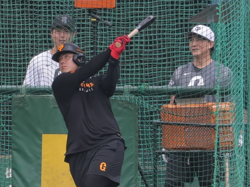 【巨人】岡本和真が４度目の屋外フリー打撃で１１発 ラストはバックスクリーン直撃の特大弾締め（スポーツ報知） - Yahoo!ニュース - Yahoo!ニュース