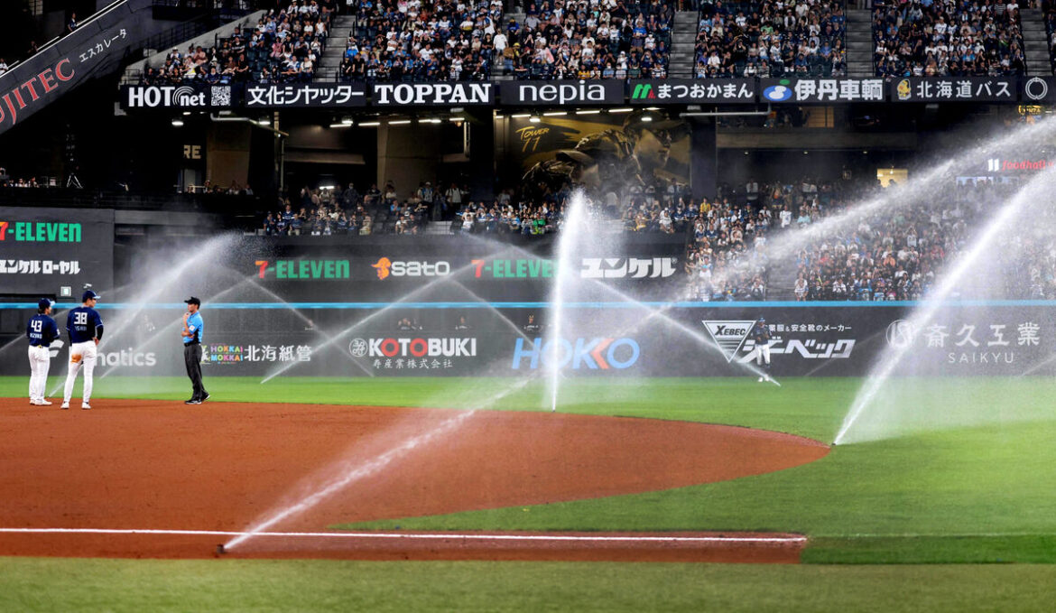 【日本ハム】６回突如スプリンクラー作動、約１分試合中断、首位攻防戦に水を差される（スポーツ報知） - Yahoo!ニュース - Yahoo!ニュース