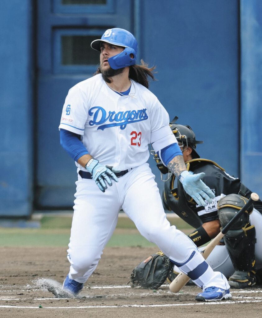 中日―ソフトバンク　１回裏２死、チェイビスが中前打を放つ