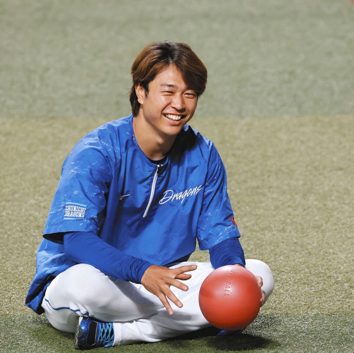 中日・高橋宏斗、マイナスから得られたプラス 西武・今井さん助言「真剣にやりすぎるな」 「清めの塩と数珠」 同学年・夢斗の姿勢:中日スポーツ・東京中日スポーツ – 中日新聞Web 練習の合間に笑顔を見せる高橋宏