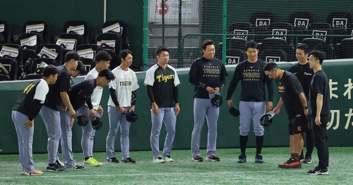 阪神の球宴出場選手9人がズラリ並んで巨人・阿部慎之助監督に挨拶 - サンスポ