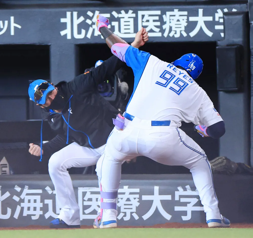 <新庄語録>「すごい打球だね。何番アイアン?」「『たられば』を言ったら全部、勝つわ」 過去に所属したレアードの話も 日本ハム:北海道新聞デジタル – 北海道新聞デジタル <新庄語録>「すごい打球だね。何番アイアン?」「『たられば』を言ったら全部、勝つわ」 過去に所属したレアードの話も 日本ハム:北海道新聞デジタル - 北海道新聞デジタル