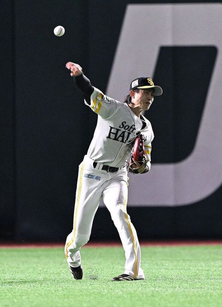 ピンチ救うソフトバンク周東佑京の好送球！　中堅から正確無比のレーザービーム - ライブドアニュース