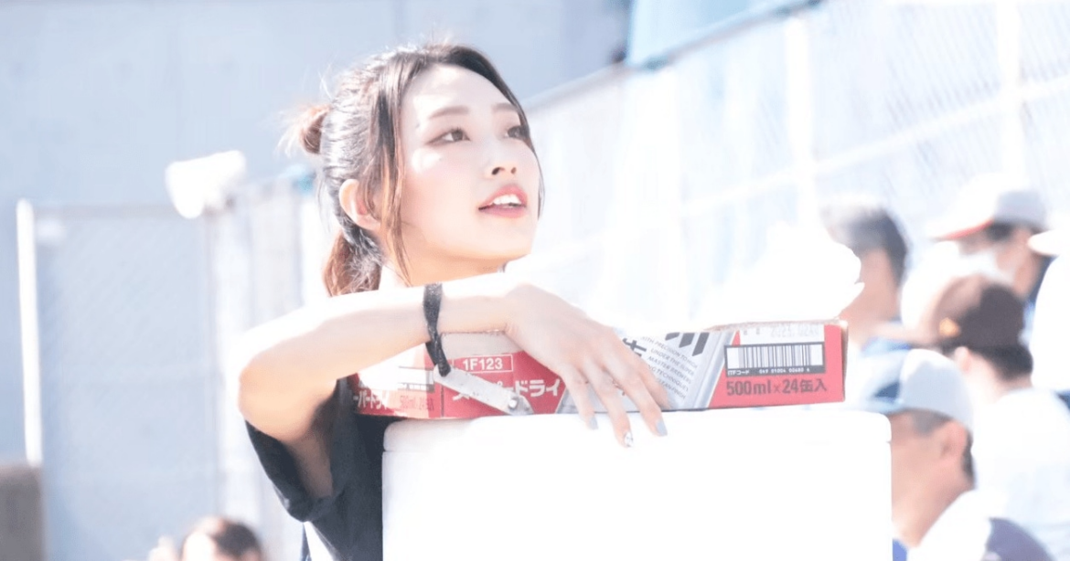 中日の“元人気ビール売り子”が告白「女の子同士でかち合っちゃうとか…」“ドームではなく二軍球場”を選んだ理由「お客さんも頑張りを評価してくれた」 – プロ野球 – Number Web 中日の“元人気ビール売り子”が告白「女の子同士でかち合っちゃうとか…」“ドームではなく二軍球場”を選んだ理由「お客さんも頑張りを評価してくれた」 - プロ野球 - Number Web