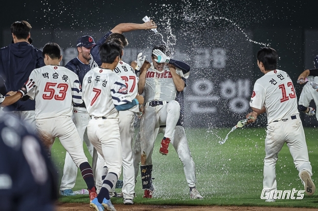 写真=ロッテジャイアンツ