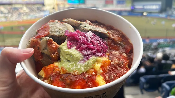 BSWチキンボウル ©PLM