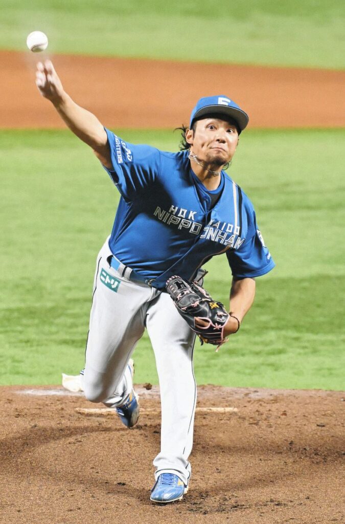 先発し力投する日本ハム・伊藤