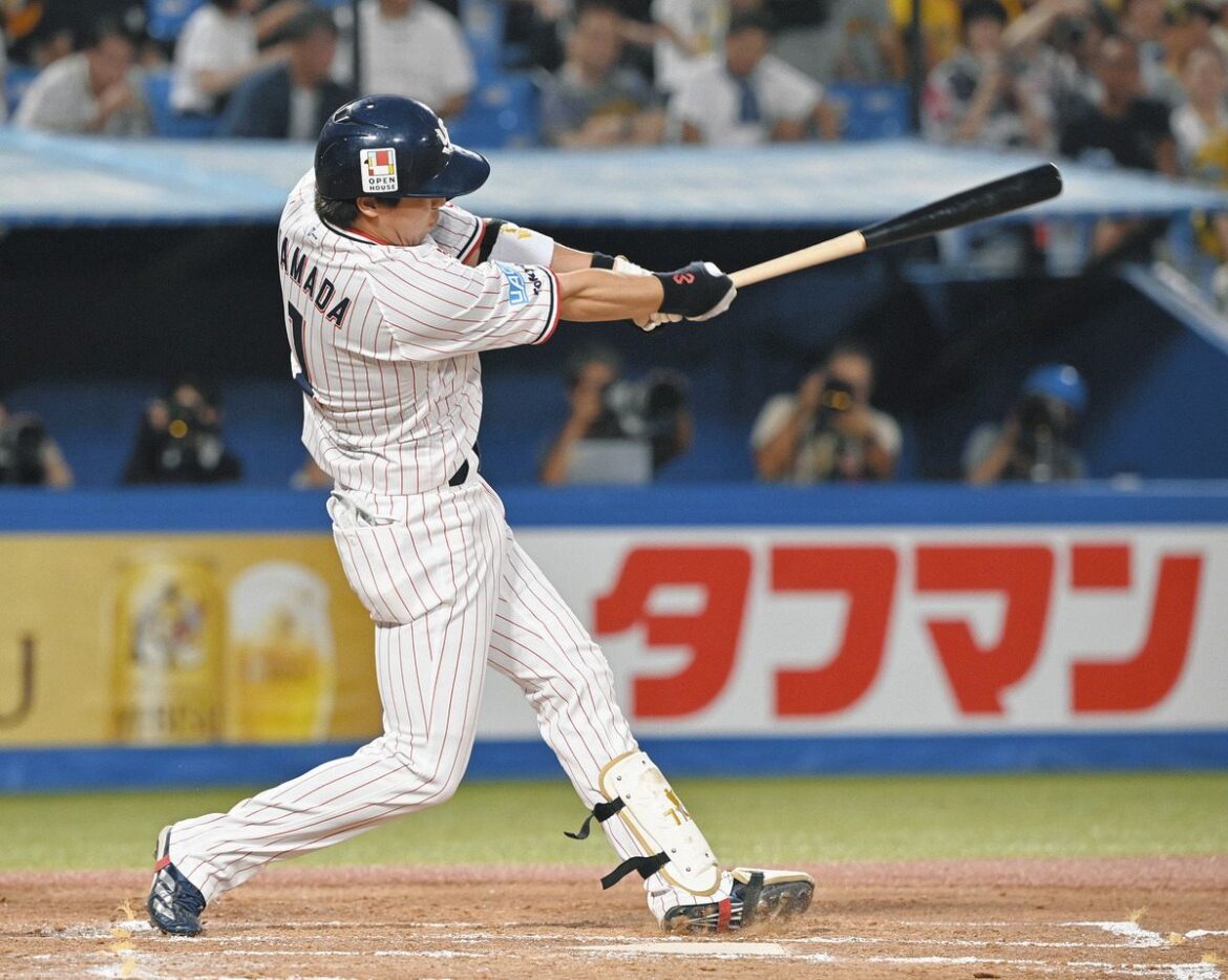 ヤクルト・山田哲人、2回の9号ソロで自身が持つ球団記録を更新する12年連続2桁本塁打&史上49人目の1000得点にリーチ:中日スポーツ・東京中日スポーツ – 中日新聞Web 2回裏1死、ヤクルト・山田が左越えに本塁打を放つ