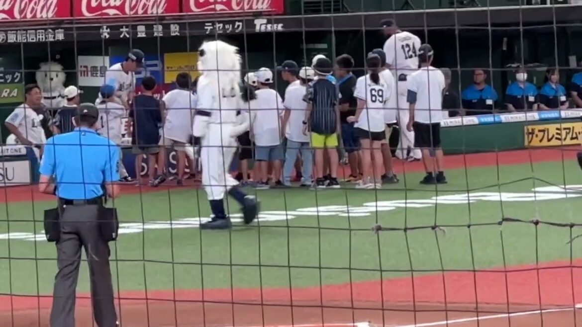 子ども花道からライオンズスタメン選手送り出し【西武vsDeNA】2025/7/31 子ども花道からライオンズスタメン選手送り出し【西武vsDeNA】2025/7/31