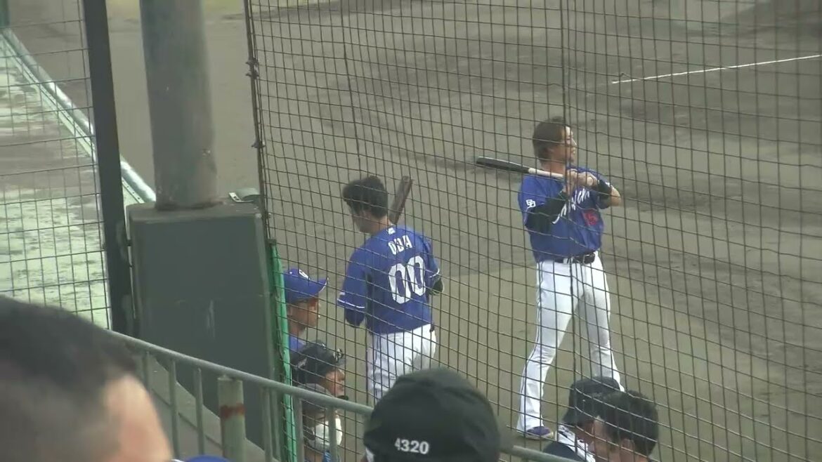 中日ドラゴンズ 試合開始前 尾田剛樹選手・佐藤龍世選手・川越誠司選手が素振り 2025/8/1 浜松球場