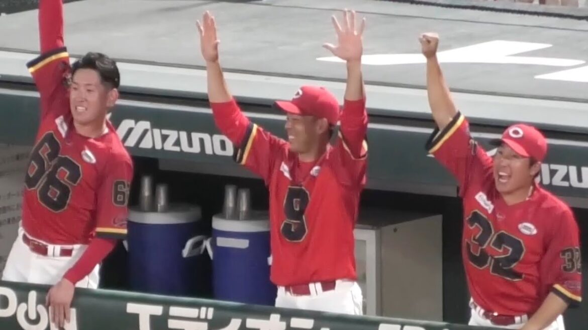 末包昇大が決勝打となるホームランを打った瞬間のカープベンチ！広島東洋カープvs中日ドラゴンズ 2025年8月3日