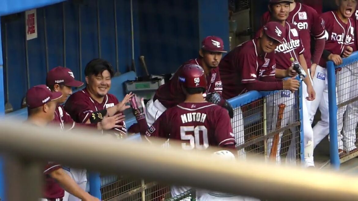 2025年8月1日 イースタンリーグ 東北楽天・武藤 敦貴 選手のホームラン判定後のシーン（ボールデッド中)