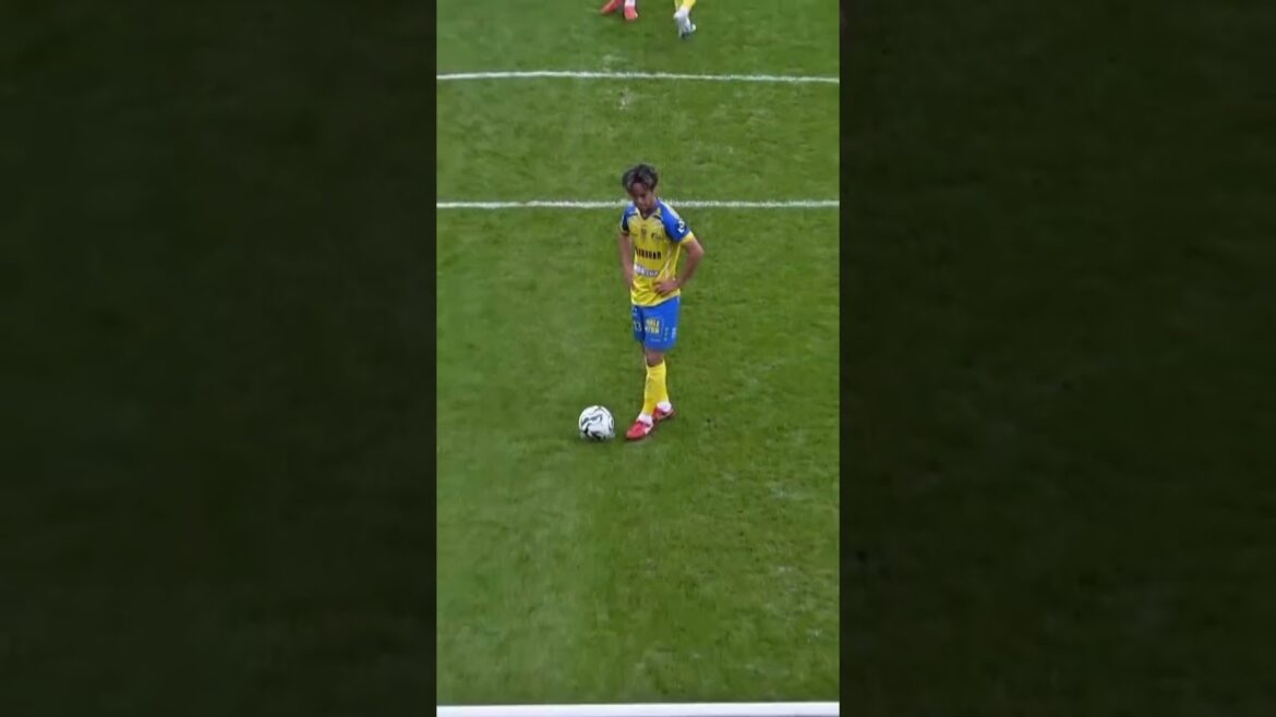 【2試合連続ゴール!】#伊藤涼太郎 選手と #山本理仁 選手の見事な連携からPKを獲得 #シントトロイデン #stvv 【2試合連続ゴール!】#伊藤涼太郎 選手と #山本理仁 選手の見事な連携からPKを獲得 #シントトロイデン #stvv