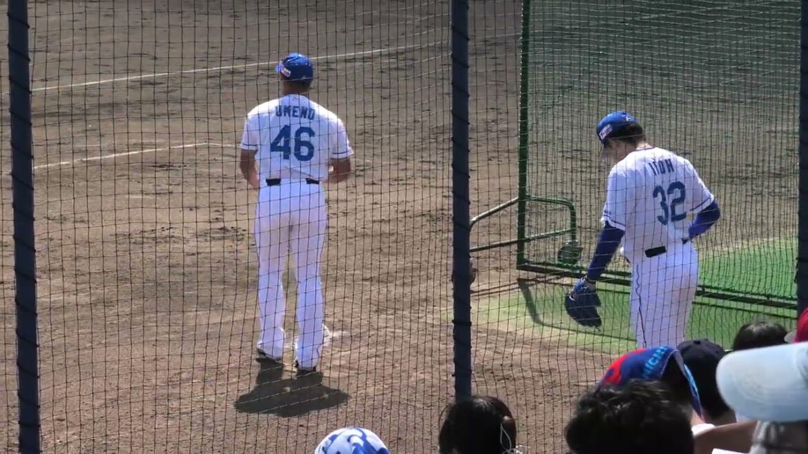 中日ドラゴンズ ブルペンでの投球練習を始める伊藤茉央投手と準備をする梅野雄吾投手 2025/7/25 ナゴヤ球場