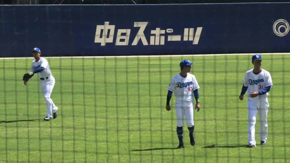 中日ドラゴンズ 森駿太選手は樋口正修選手とウォーミングアップ中談笑 津田啓史選手・宇佐見真吾選手・クリスチャンロドリゲス選手・濱将之介選手・中村奈一輝選手の姿も 2025/7/25 ナゴヤ球場
