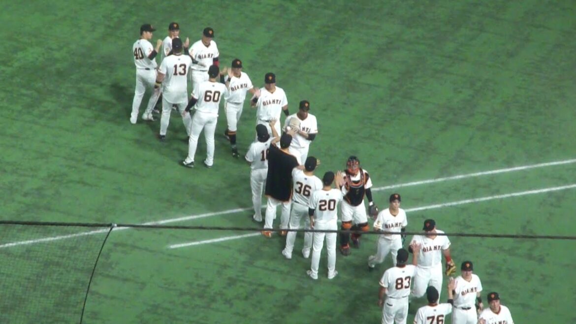 読売ジャイアンツ マルティネスが長岡秀樹をサードゴロに打ち取り試合終了　巨人 5 - 2 ヤクルト　2025年8月5日(火)　東京ドーム