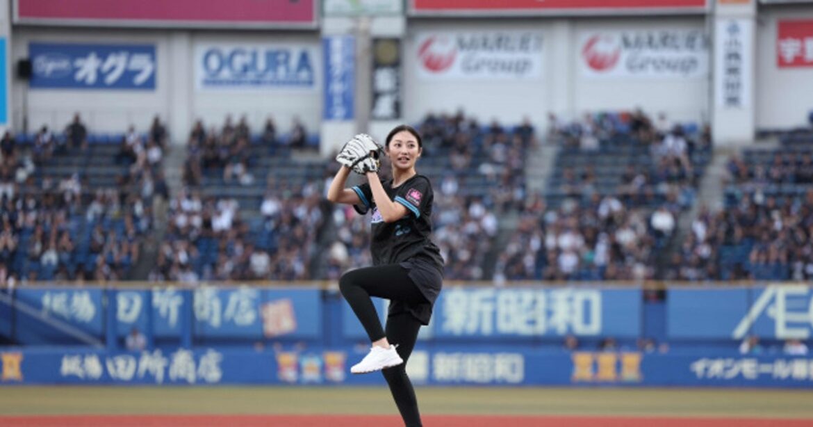 ORICON NEWS：奥山かずさ、緊張しすぎで“ノーバン”ならず　大好きなロッテ戦始球式「気持ちがたかぶりすぎてしまって」 | 毎日新聞
