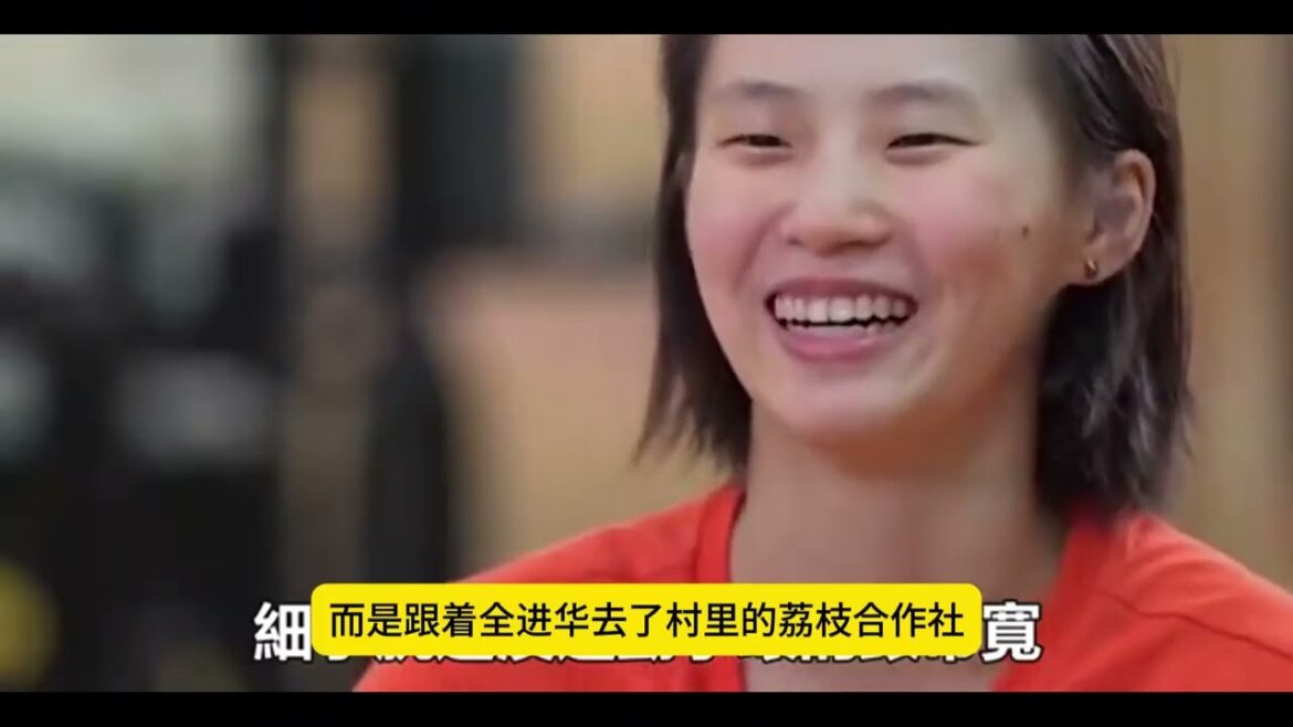 【熱淚盈眶】霍啟剛郭晶晶親自到全紅嬋家摘荔枝，豪門公子完全不擺架子，低調親民的舉動讓人動容！親力親為助農，展現真實無華的一面，溫暖人心，網友紛紛稱讚他們的親和力和社會責任感，這對豪門夫妻真是與眾不同！