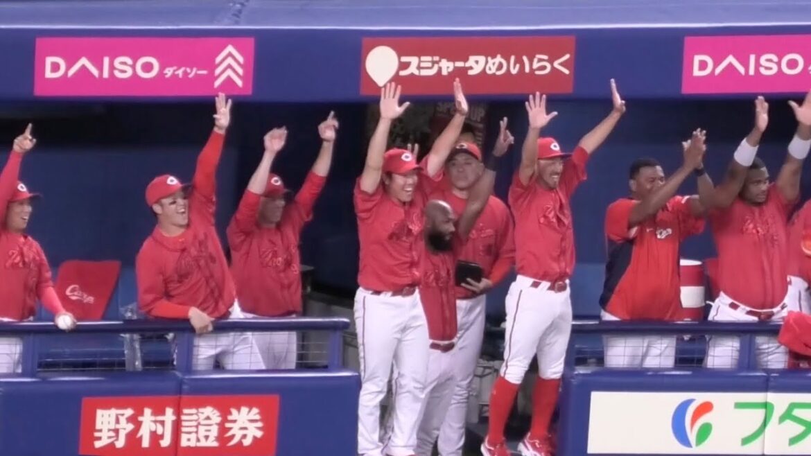 初スタメンの前川誠太が先制となるタイムリーツーベースを打った瞬間のカープベンチ！広島東洋カープvs中日ドラゴンズ 2025年8月8日
