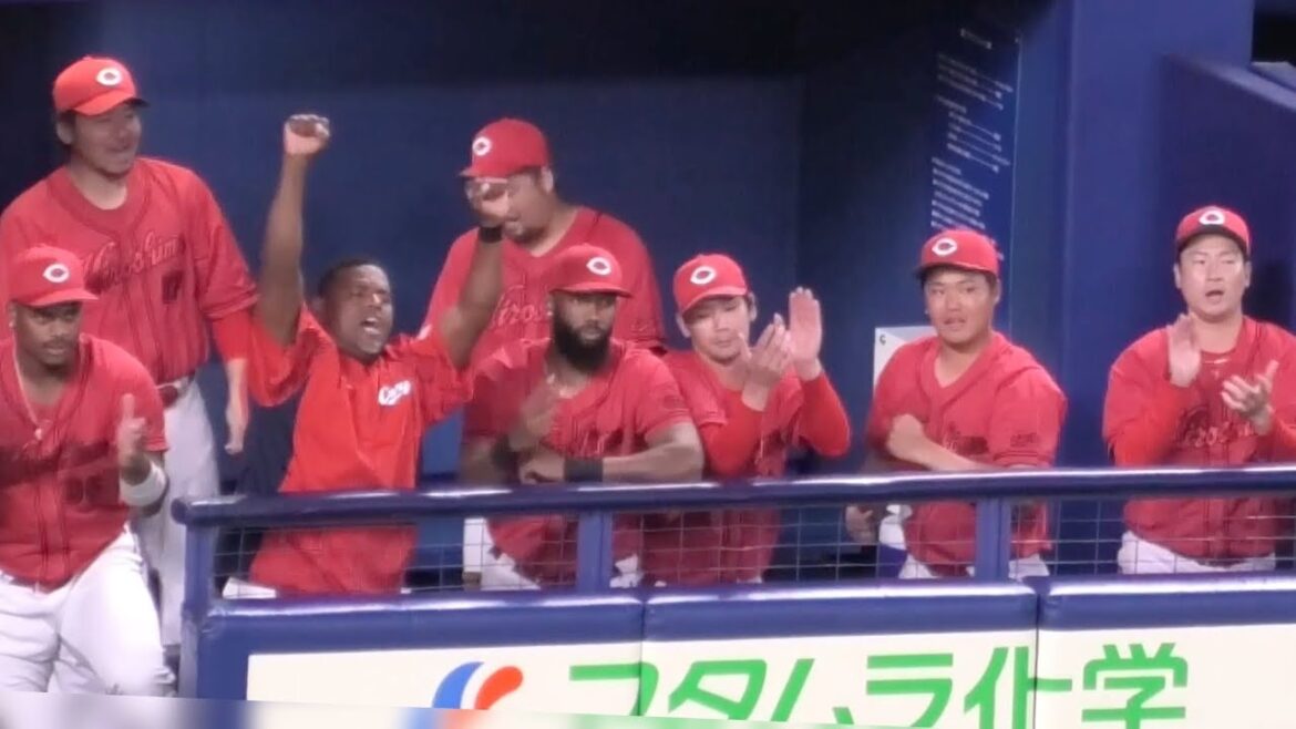 栗林良吏がハラドキも延長戦を制した瞬間のカープベンチ&勝利のハイタッチ！広島東洋カープvs中日ドラゴンズ 2025年8月8日